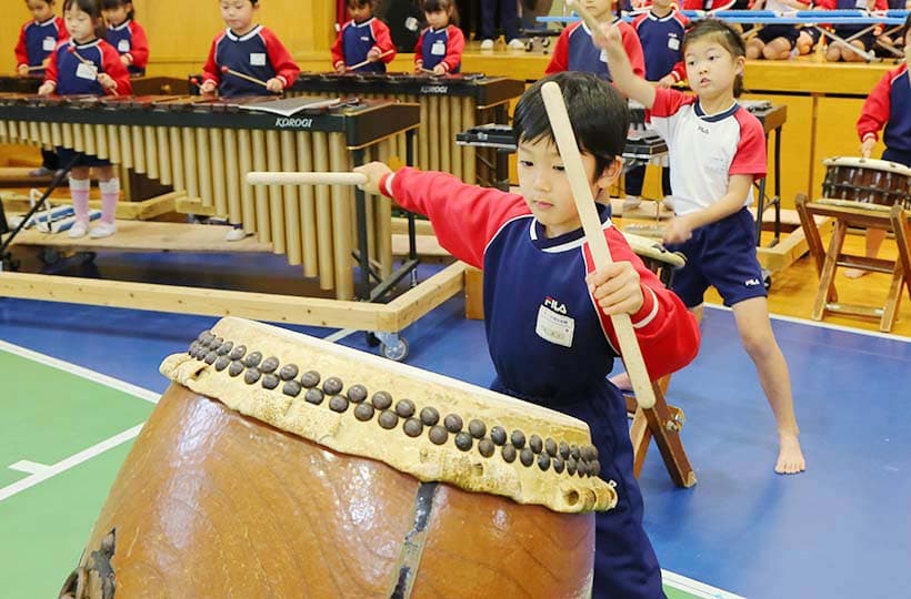 日本太鼓と園児